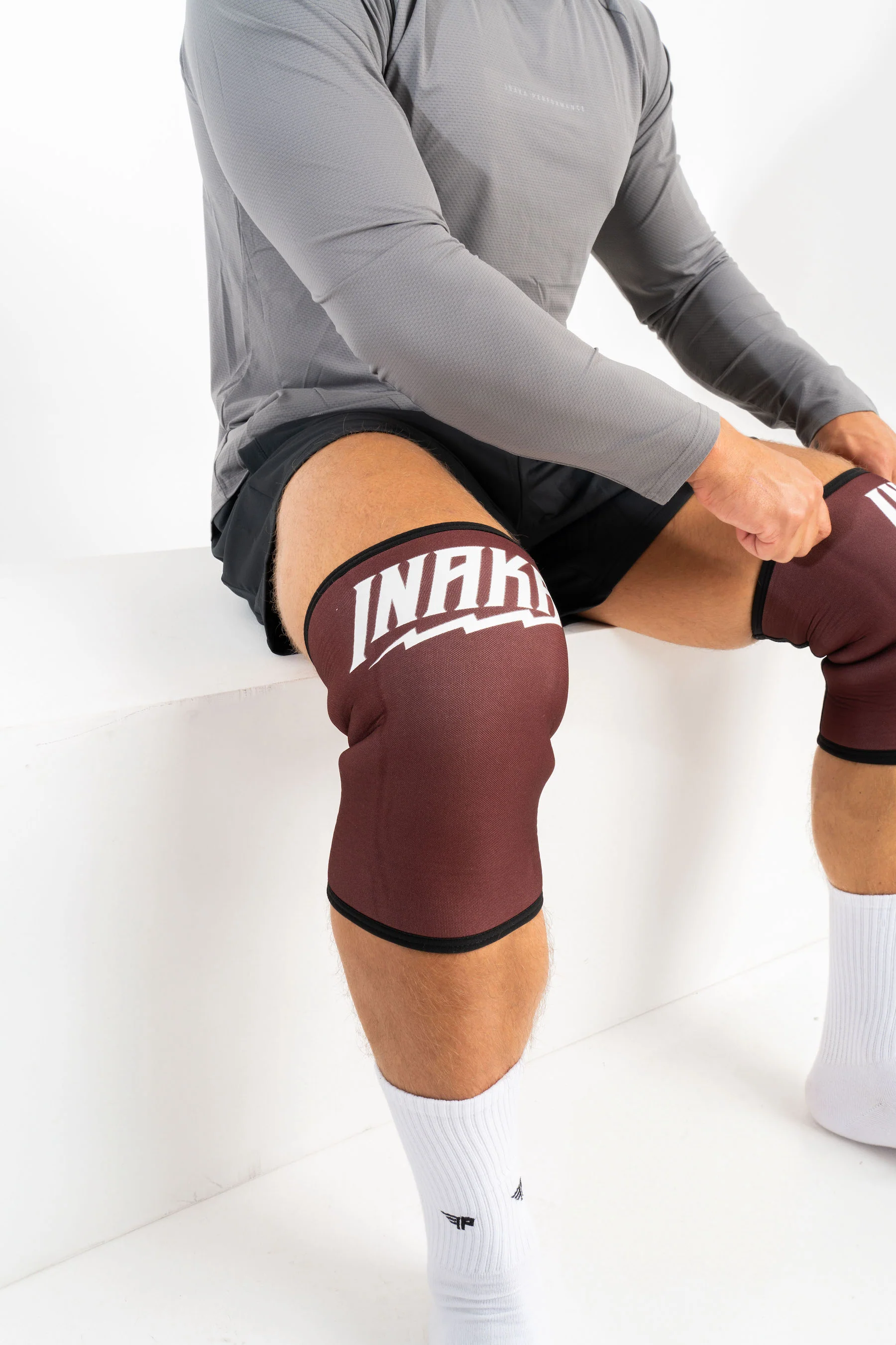 BOLT KNEE SLEEVES - MAROON - Image 3