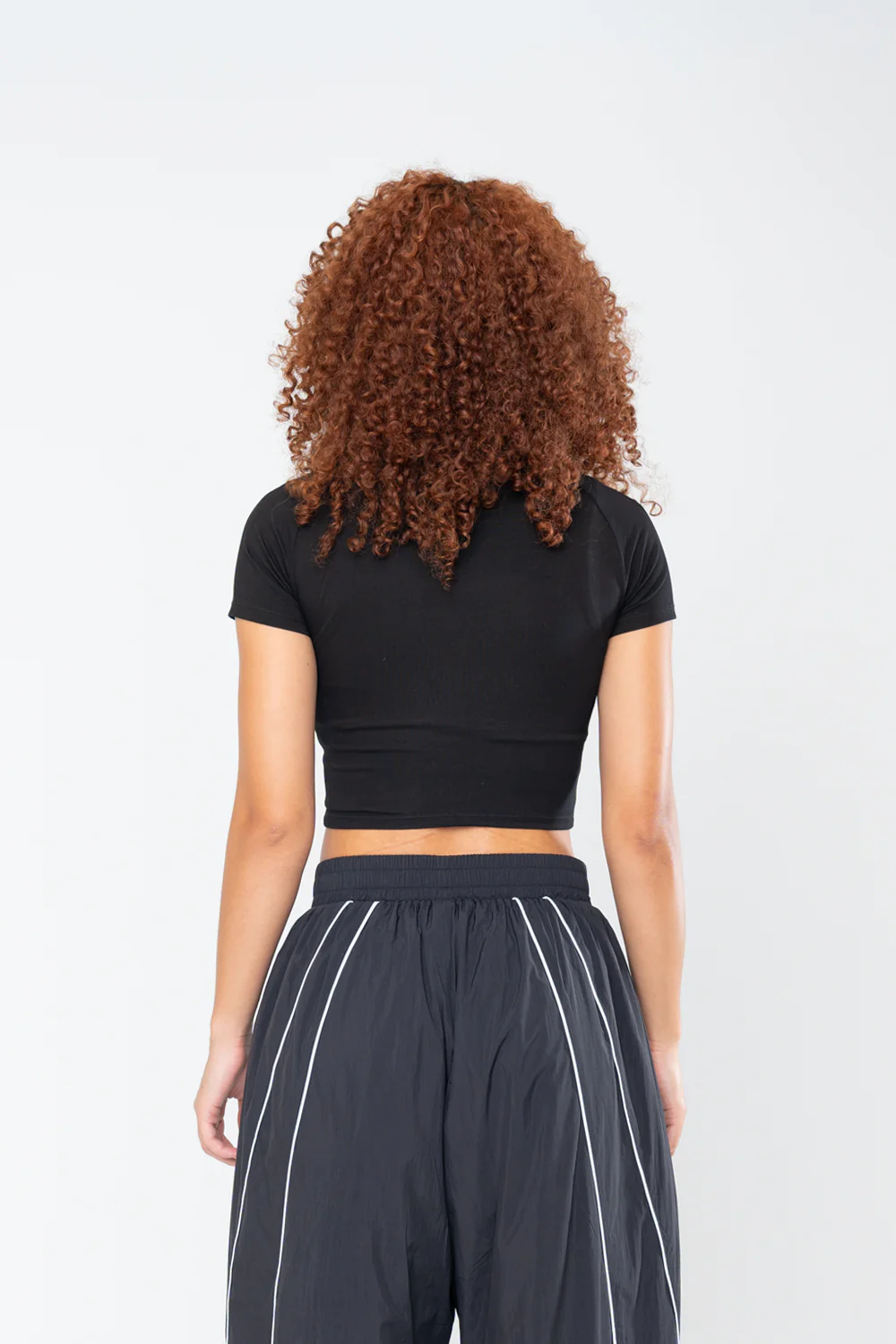 SPORTSWEAR BABY TEE - BLACK - Image 6
