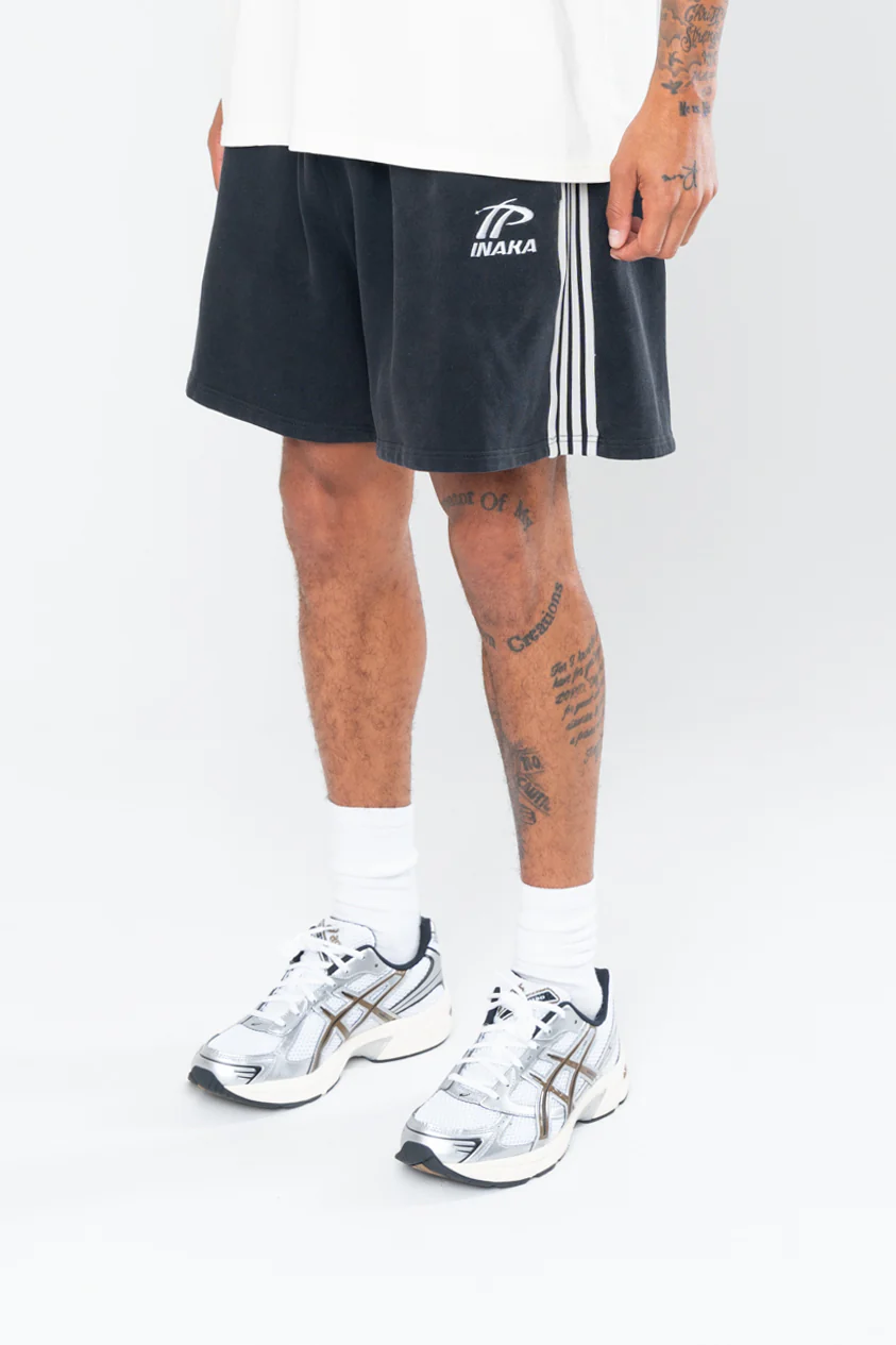 SPORTSWEAR SWEAT SHORTS - BLACK - Image 6